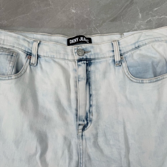 Women's DKNY Jeans High-Rise Wide-Leg Cargo Jeans Light Wash Cotton Plus Size 32 - Picture 9 of 16